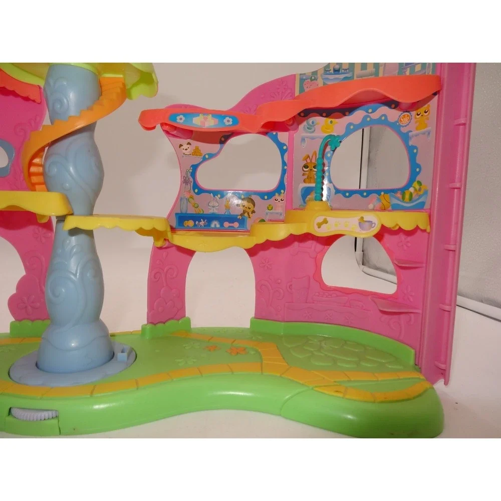 LPS Littlest Pet Shop Round n Round Pet Town No Accessories